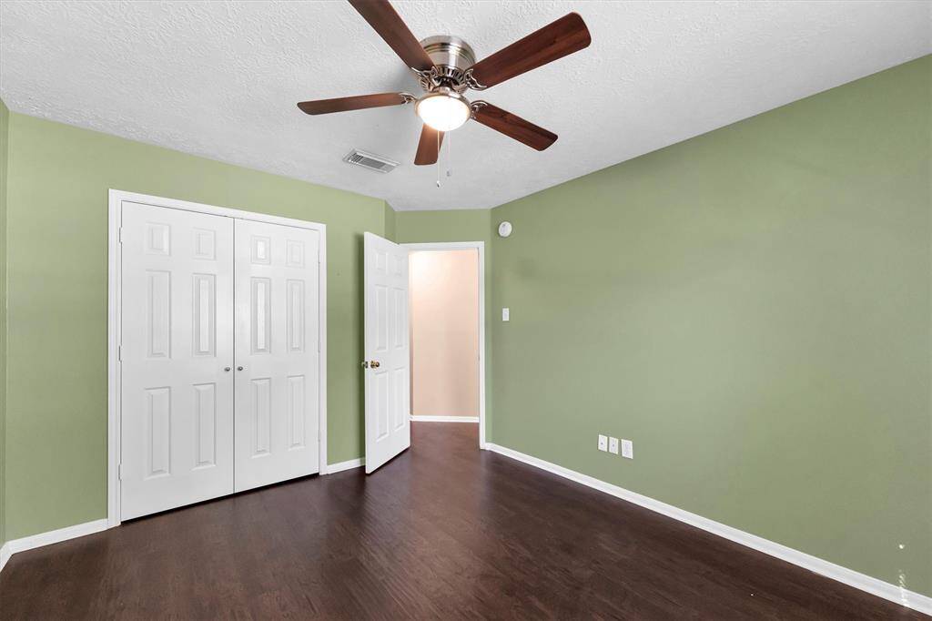Third bedroom with double door closet