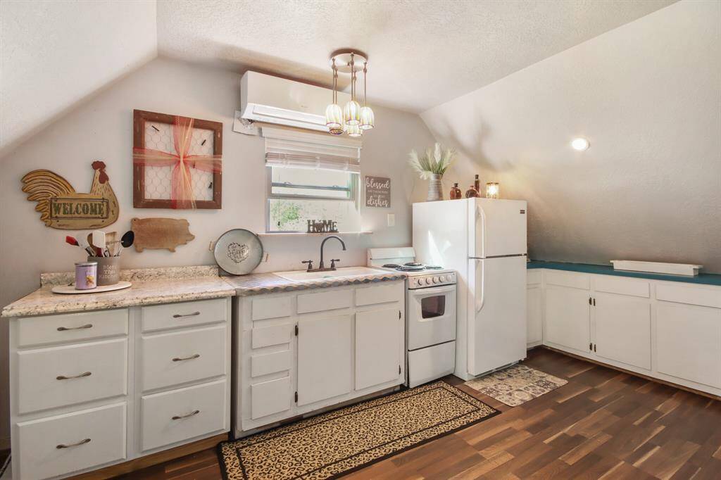 Another view of kitchen.