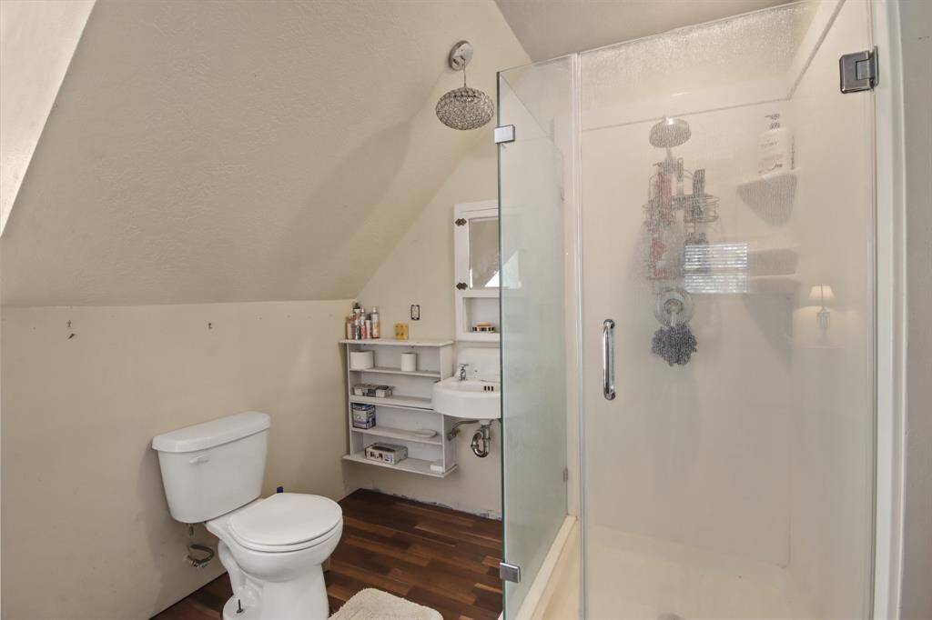 Another view of upstairs bathroom.