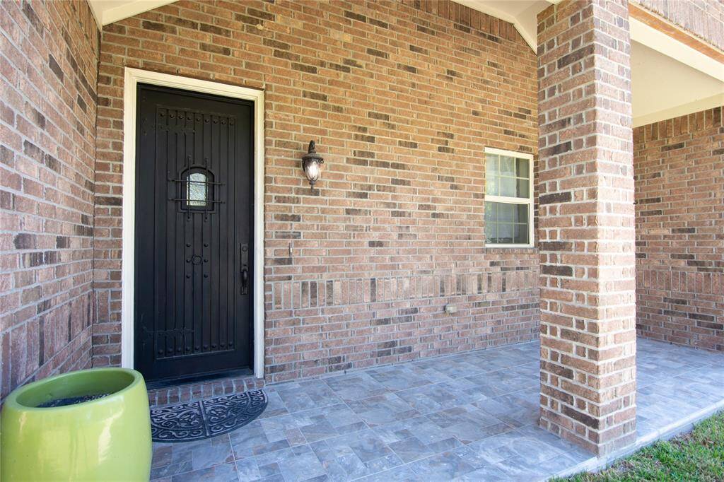 Covered front porch.
