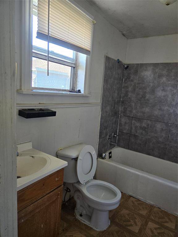2nd floor Bathroom great Flip opportunity!