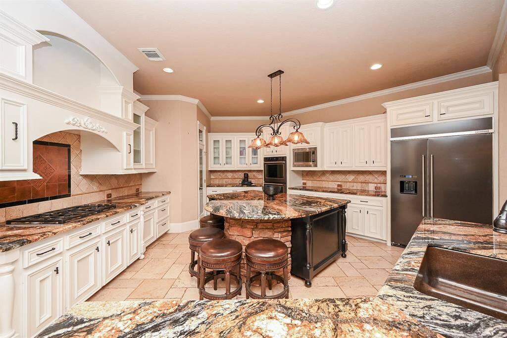 Wow - imagine cooking dinner for friends and family every night here!