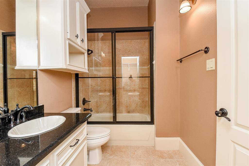 The second bedroom downstairs has its own private bath as well - great for visitors or a mother-in-law suite.