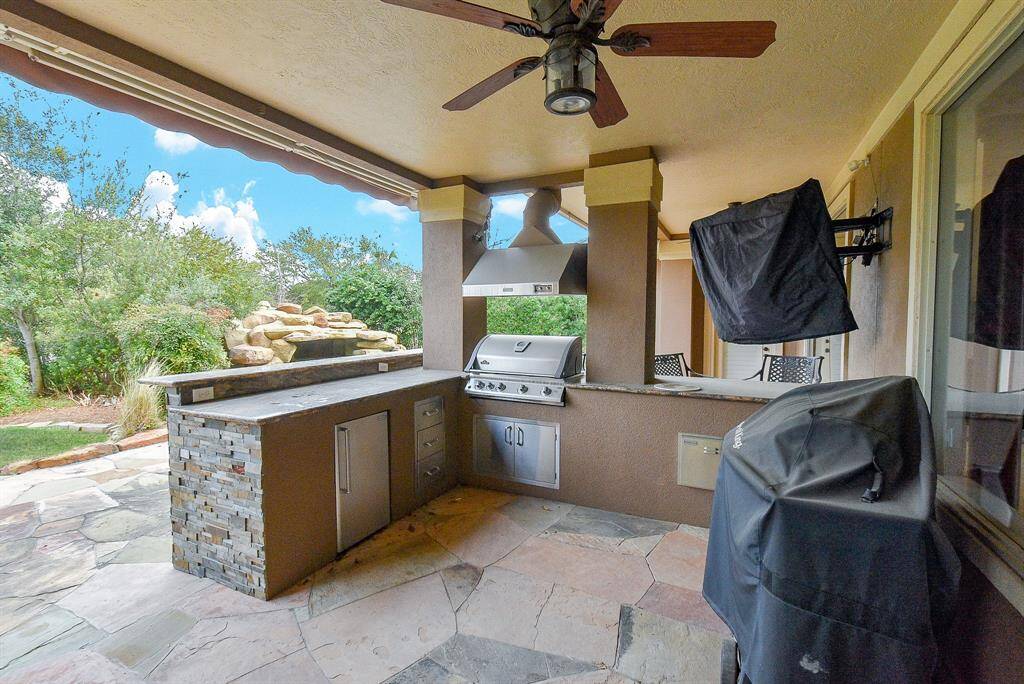 Great for hanging out with the family on weekends or hosting BBQ Parties!