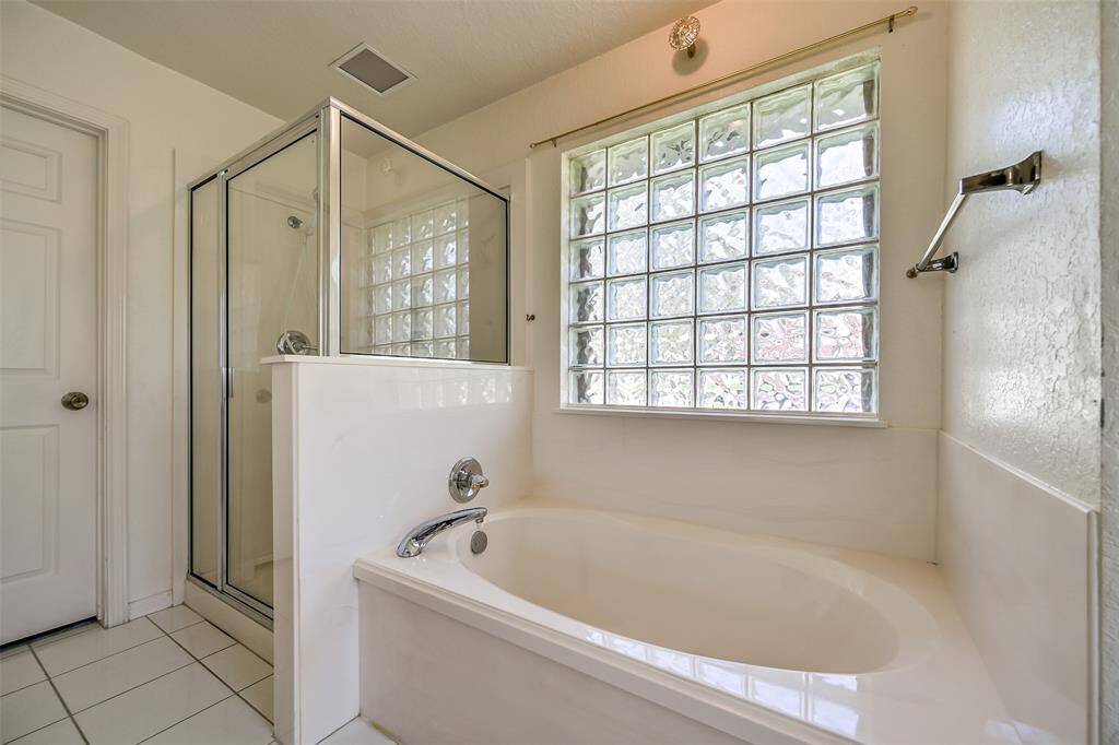 Masterbath, Separate shower with soaking tub