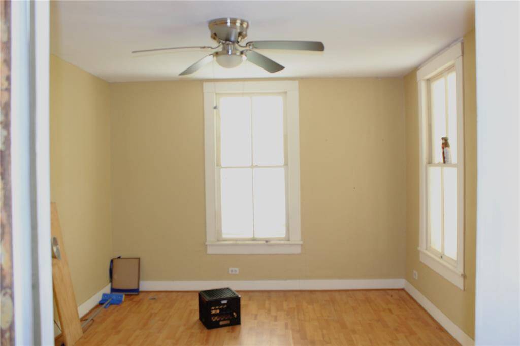 Front extra room, could be a study or bedroom without a closet.