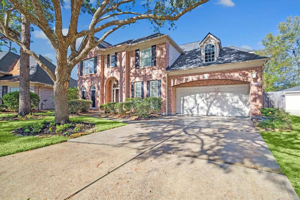 Village Builder home with flexible layout. The Weber grill stays, new sprinkler panel march 2024 and new remote pool control 2023. Great location on a large cul-de-sac street.