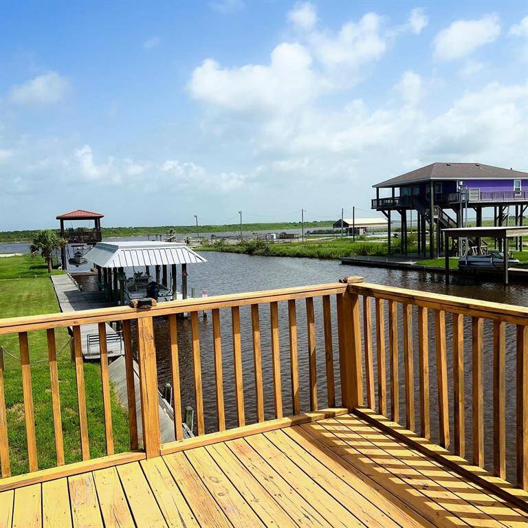 View from the upper deck facing outward of the canal.