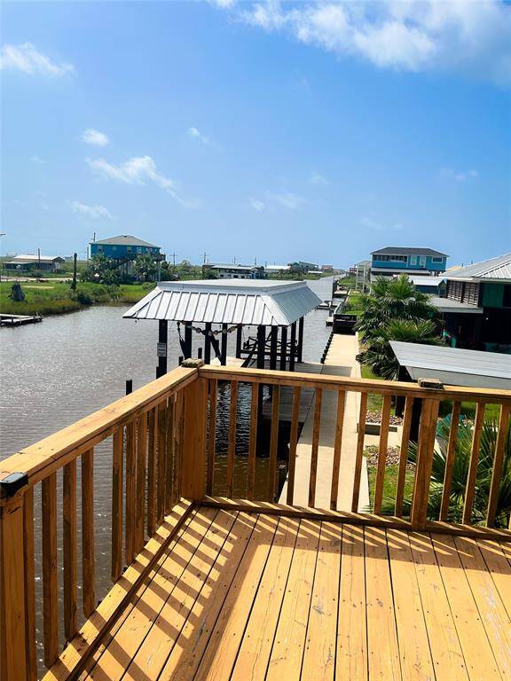 View from the upper deck facing inward of the canal.