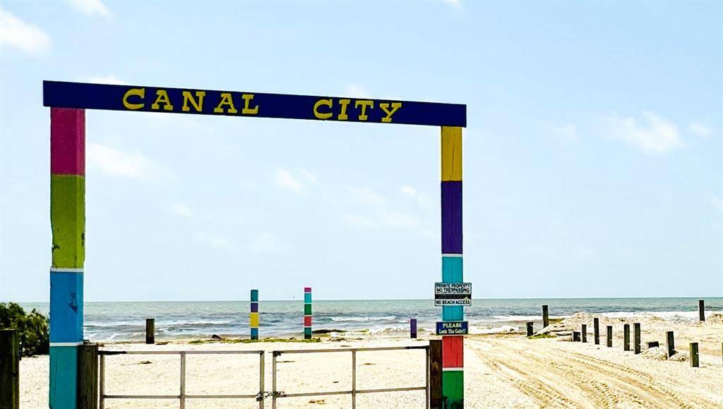 Private Canal City beach access.