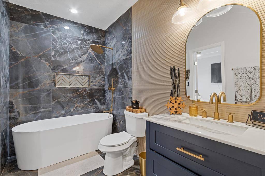 Stunning secondary bathroom