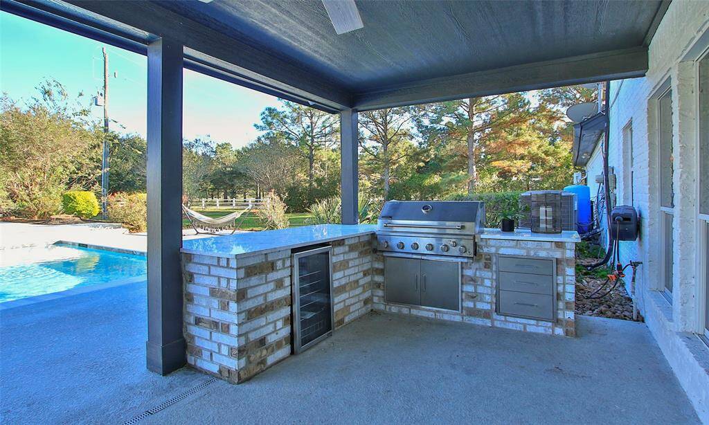 You will love cooking outdoors with this outdoor kitchen! Entertaining your guests will be a breeze!