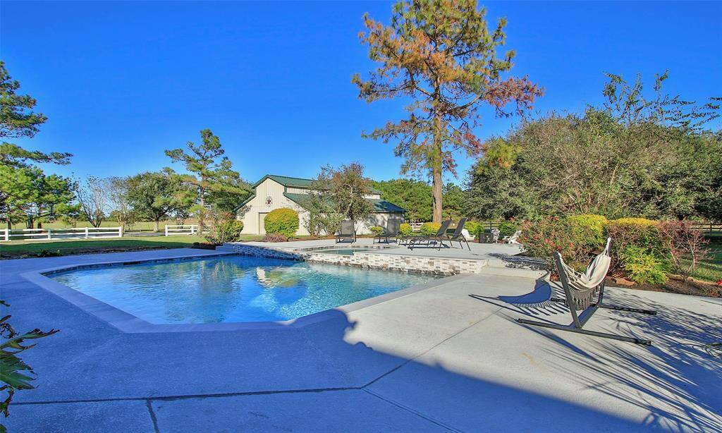 This property is complete with a 401x50 shop that can hold your cars or be converted to a horse barn if you need to!
