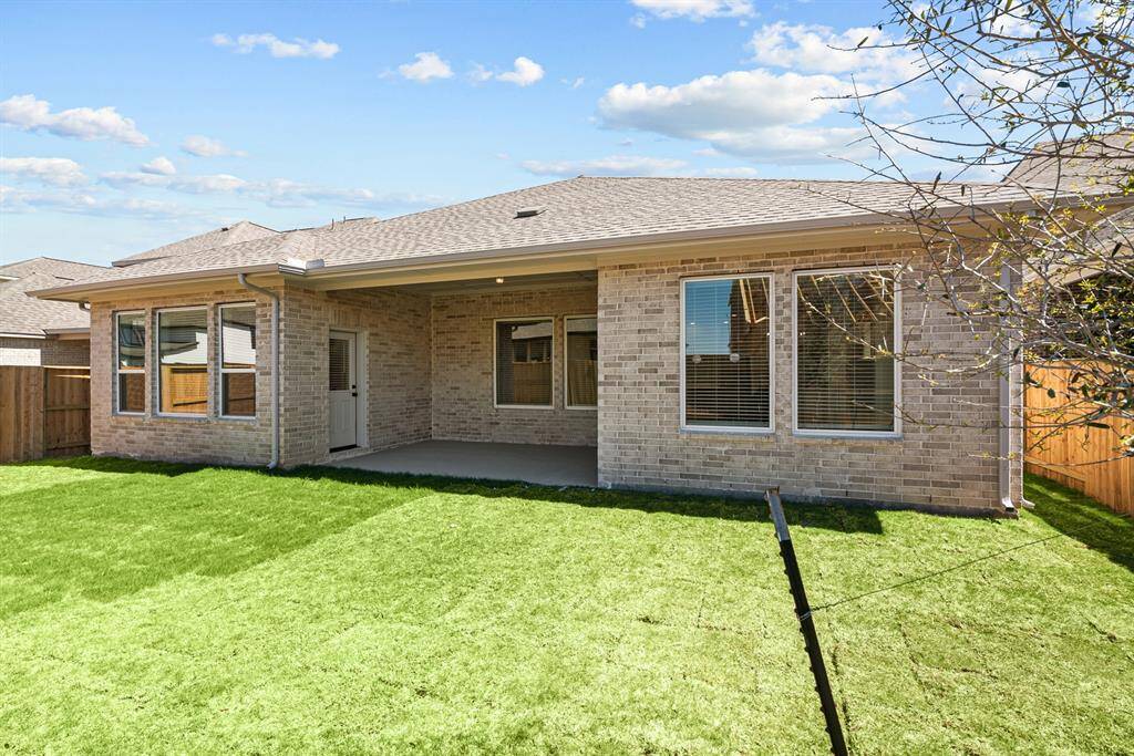 Welcome to The Pinto by David Weekley Homes. Move-In-Ready Now!