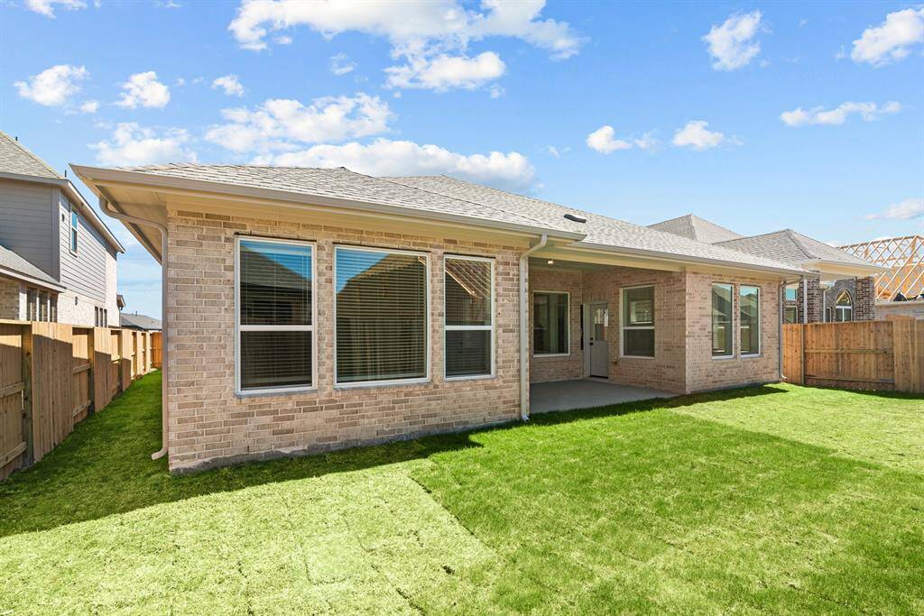 Welcome to The Pinto by David Weekley Homes. Move-In-Ready Now!