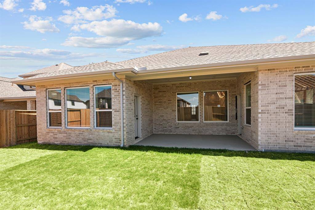 Welcome to The Pinto by David Weekley Homes. Move-In-Ready Now!