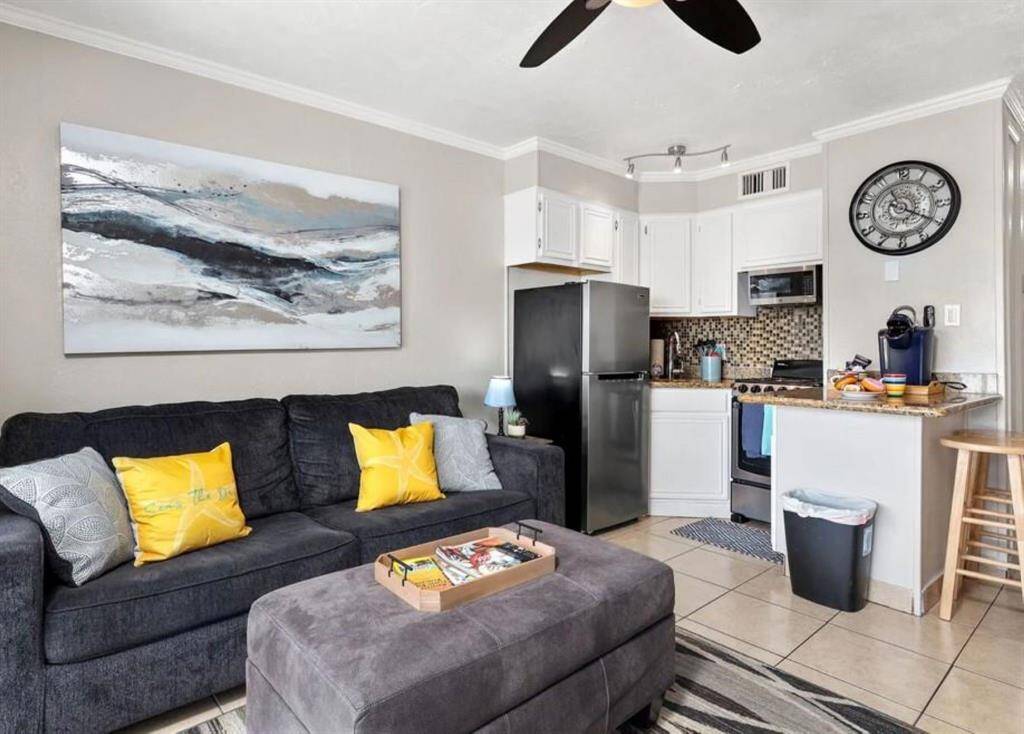 This open-concept floorplan connects the kitchen and living area, offering a practical and inviting layout.