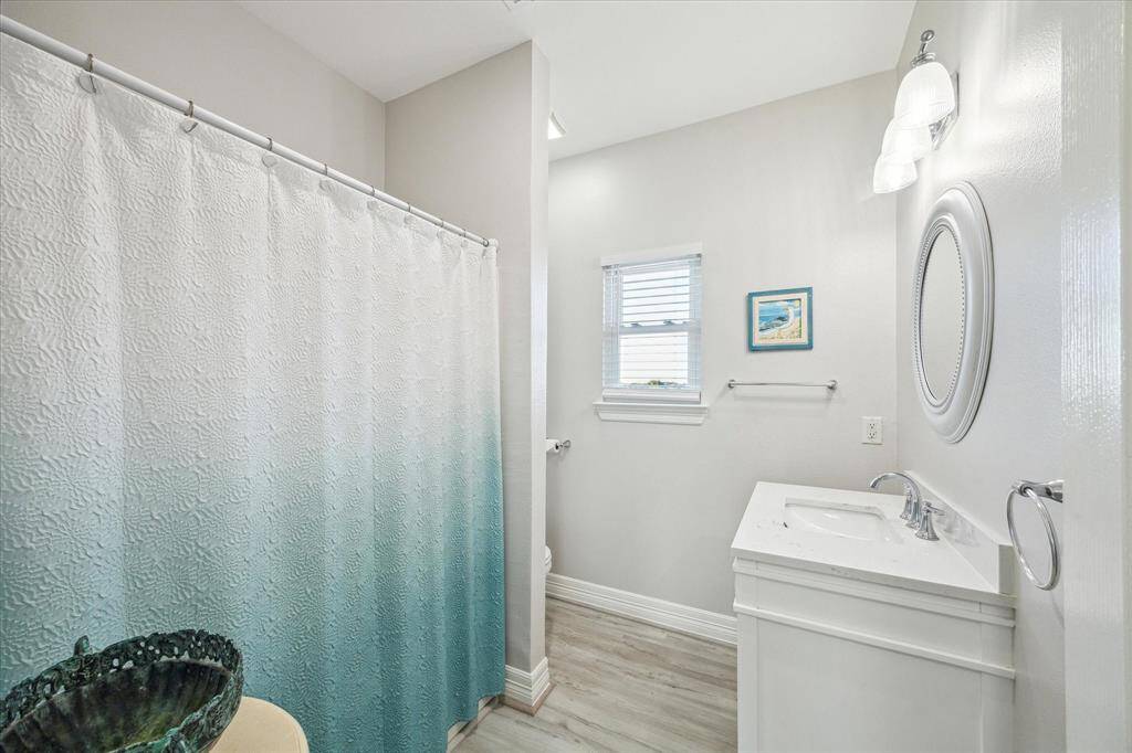 Beautifully updated full guest bathroom on the main floor.