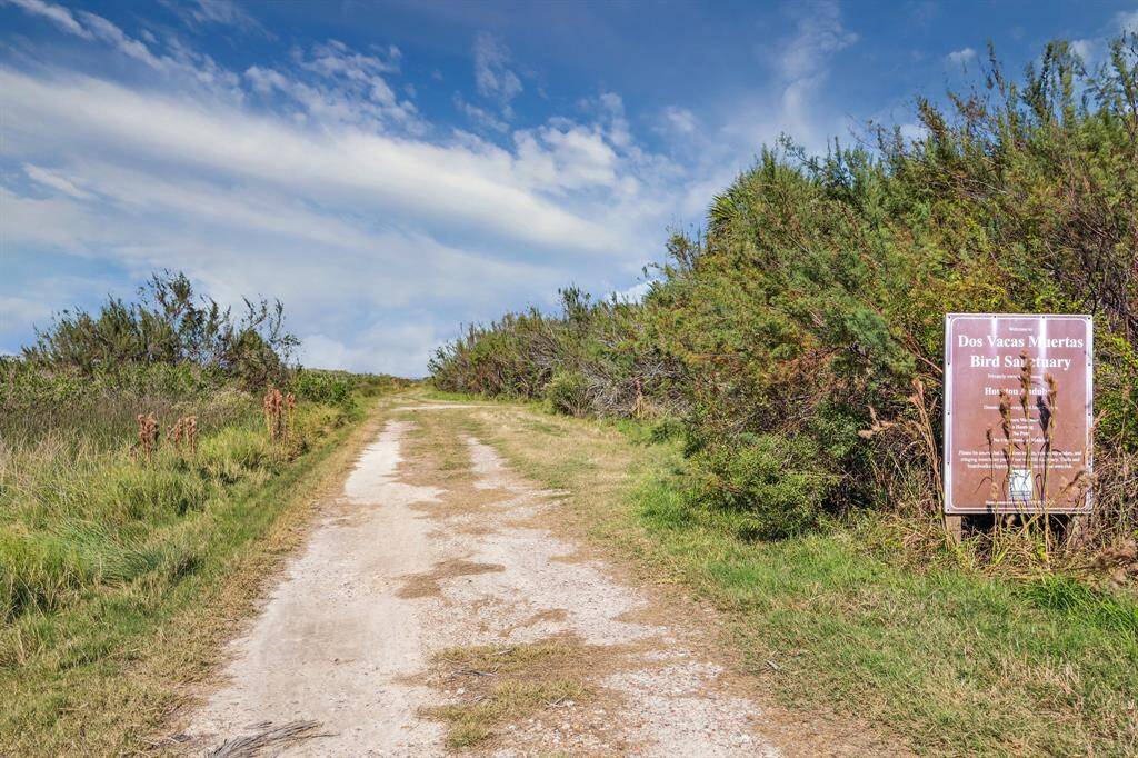 Dos Vacas Muertas Bird Sanctuary is also just a few minutes down the street. For those who love to bird watch, it doesn't get any better!