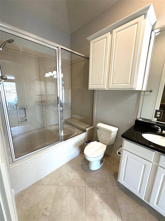 Another view of the huge garden tub in primary bath