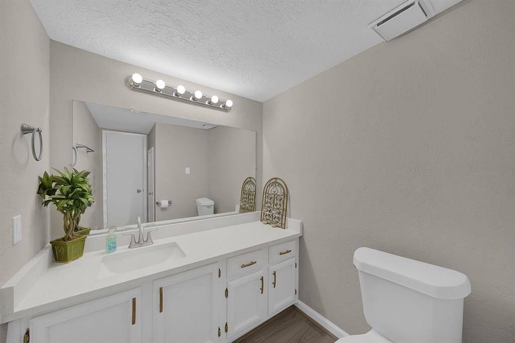 Half bathroom on the 1st floor