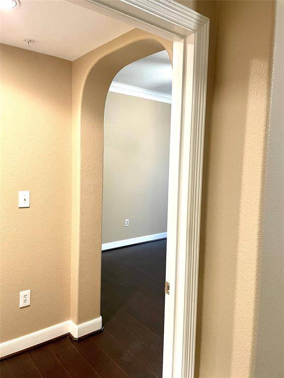 Hallway leading to the secondary bedroom