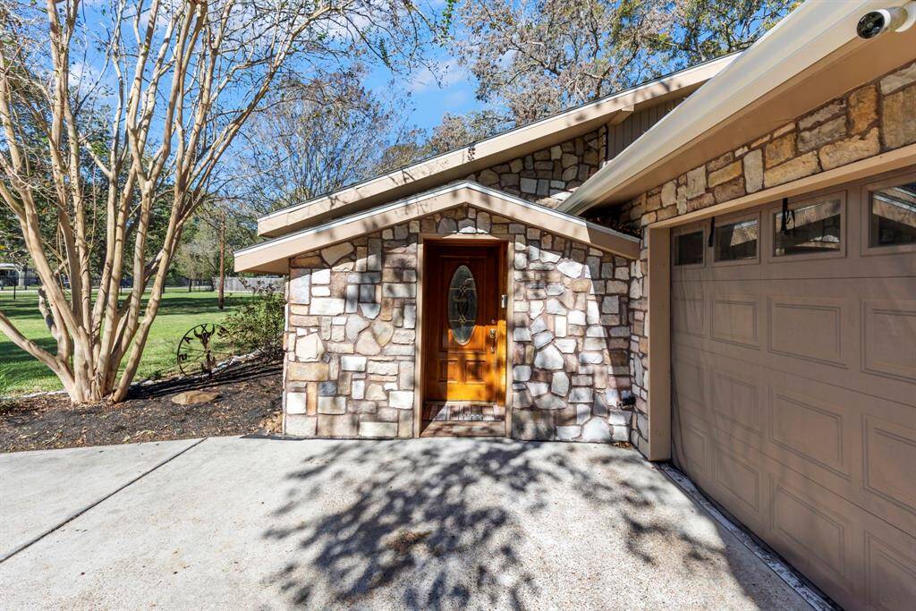 Covered front entryway