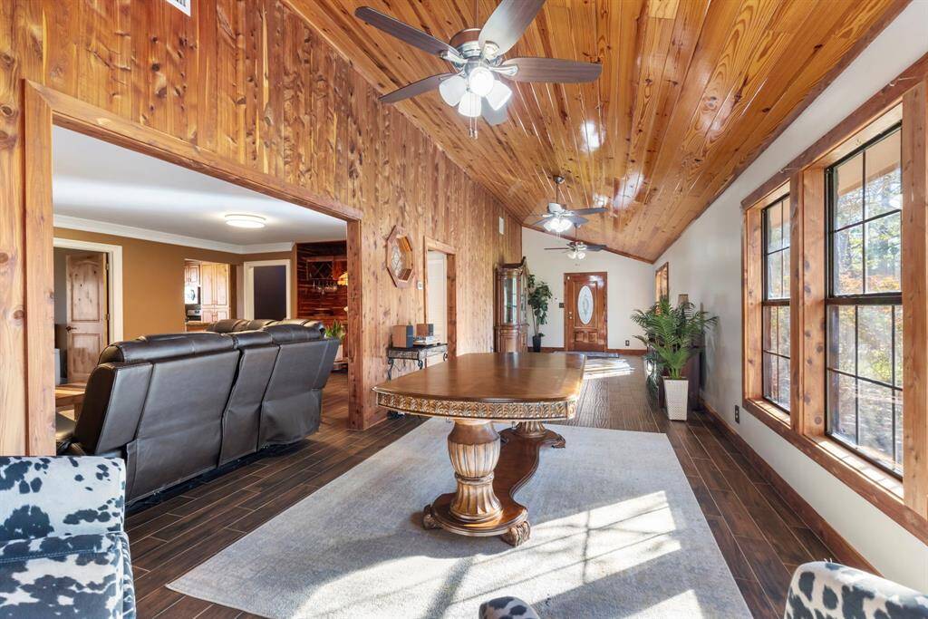 Cohesive flow into the Living room