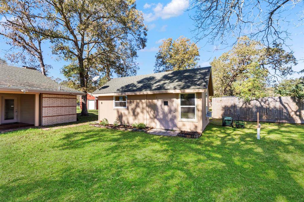 25x14.2 Building with 2 entrances to 2 Flex Spaces detached from the house.