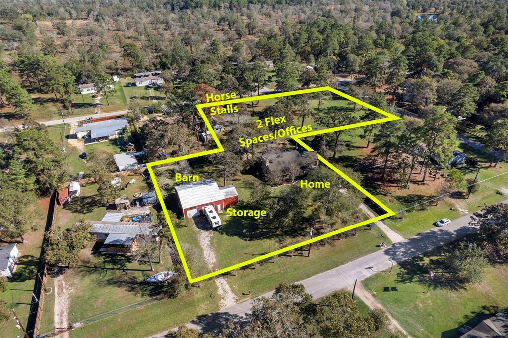 This property consists of a corner lot with 3 gate entrances and located on 3 quiet streets
