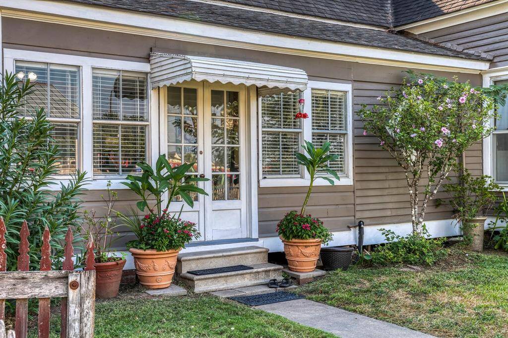 Sunroom entrance
