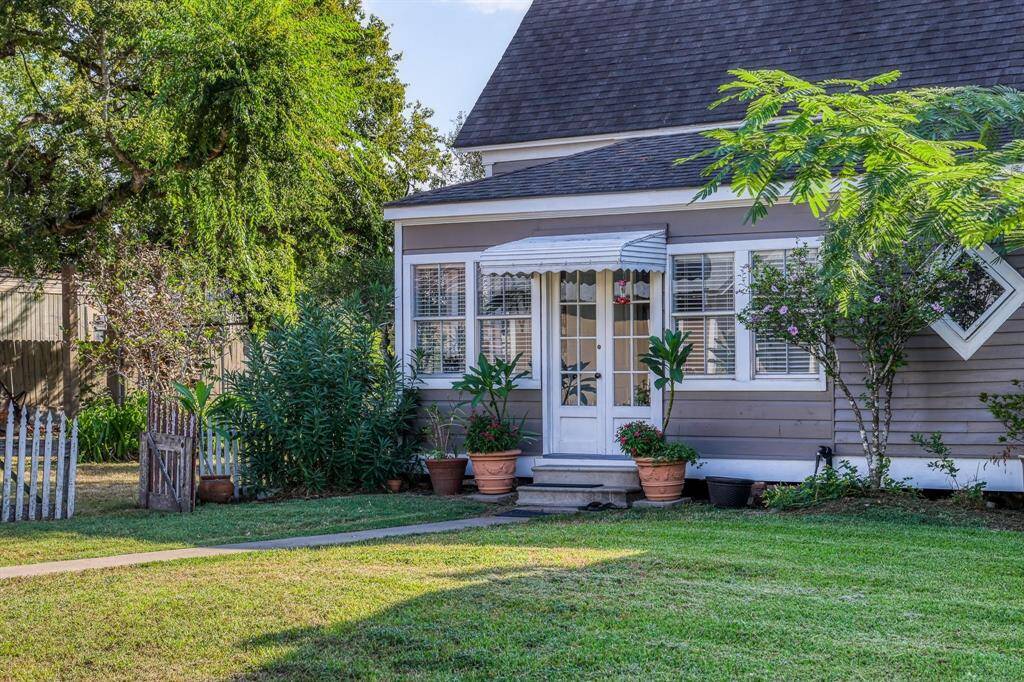 Side yard entrance