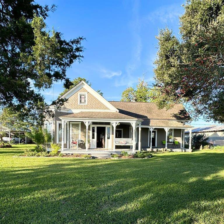 HUGE porch