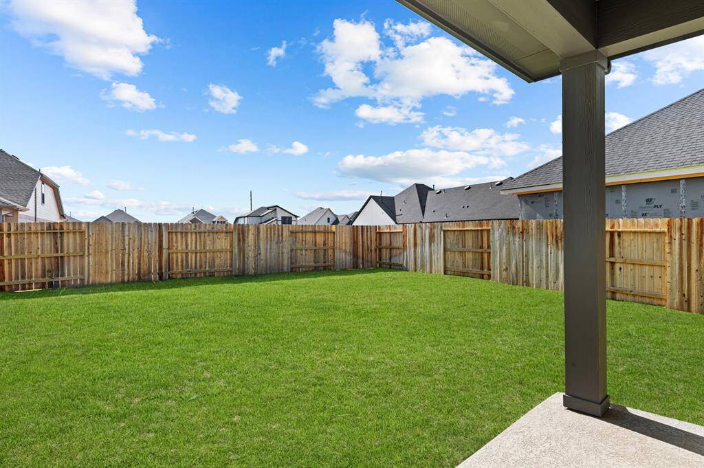 Welcome to The Ivyridge by David Weekley Homes. Move-In-Ready Now!!