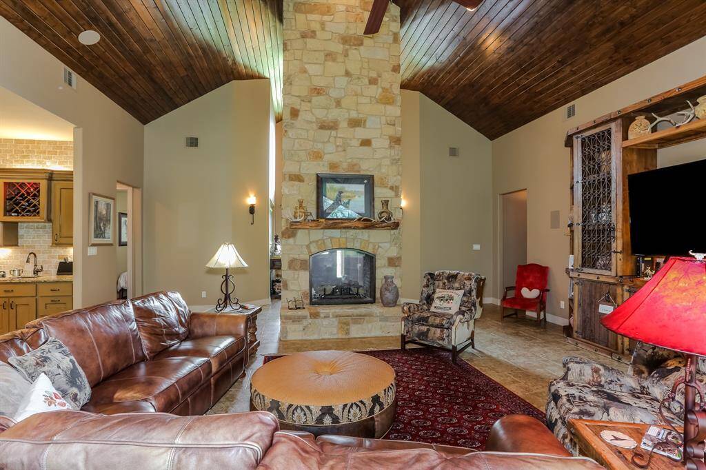 Gorgeous FP from floor to ceiling