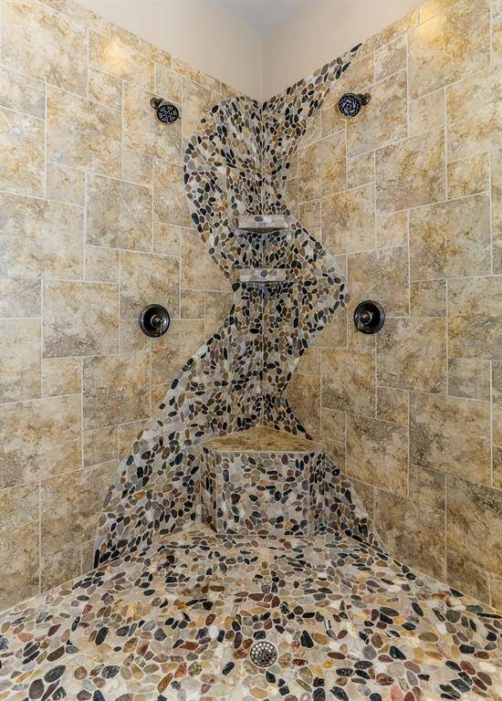 Waterfall in stone - one of a kind setting