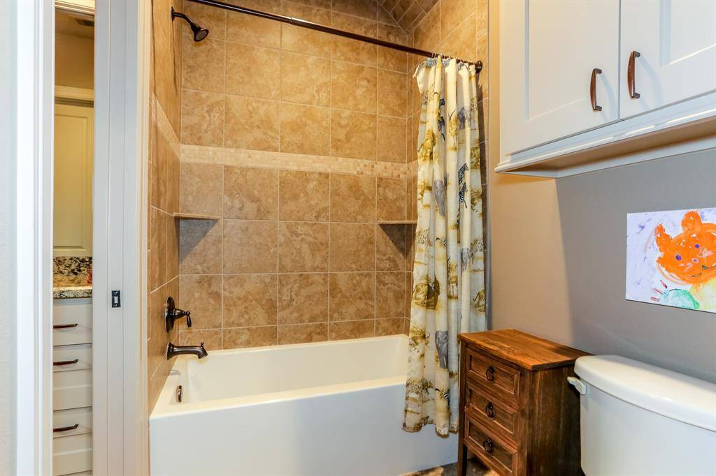 Soaker tub oversized in jack and Jill bathroom