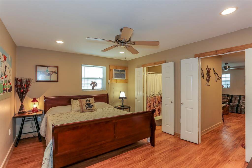 Large bedroom in GH