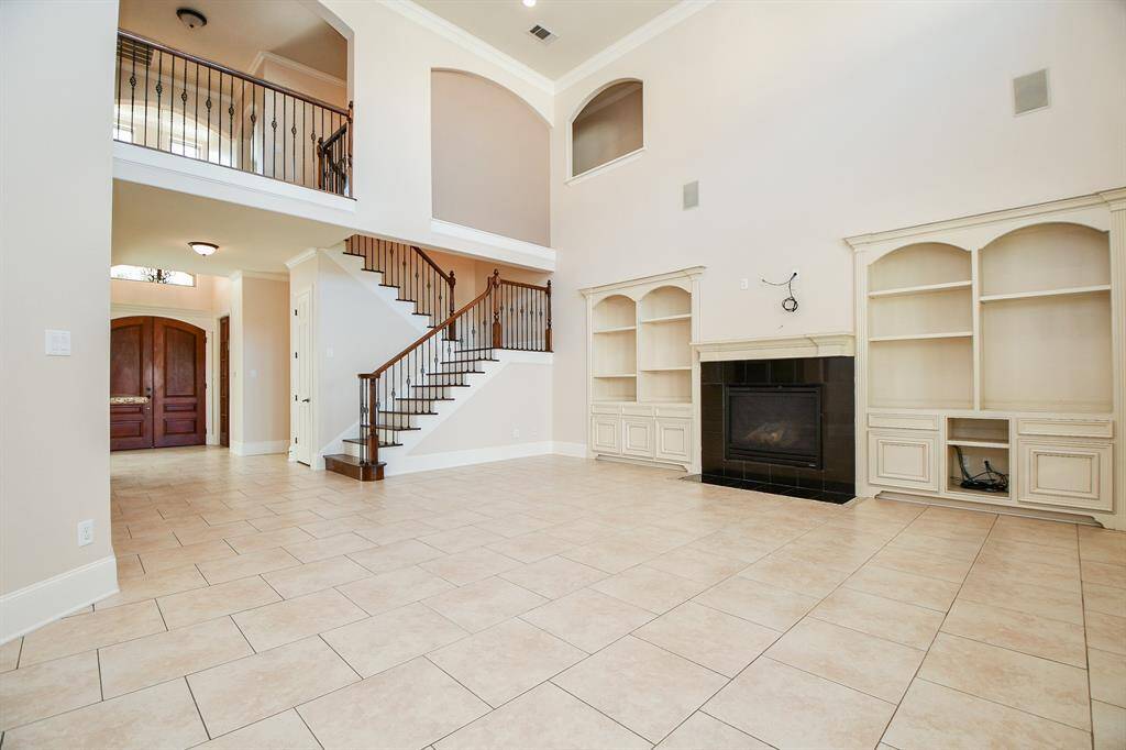 Den with 2 story high ceiling.