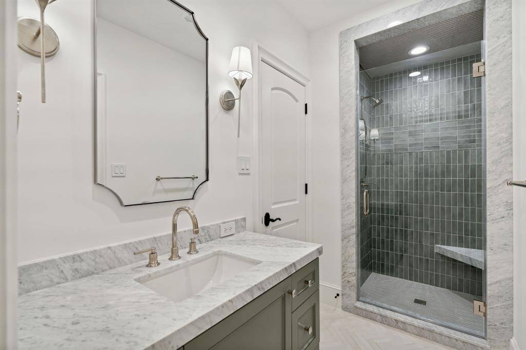 [En Suite Bath 3] Walk in shower with separate water closet