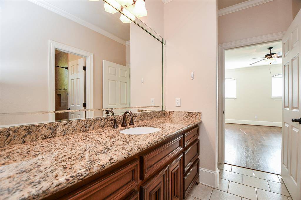 2 full bath rooms at seond floor.