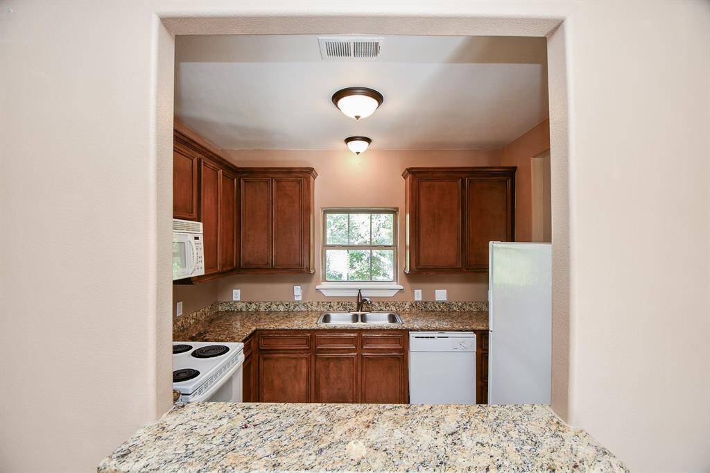 Kitchen with breakfast bar at guest quarter