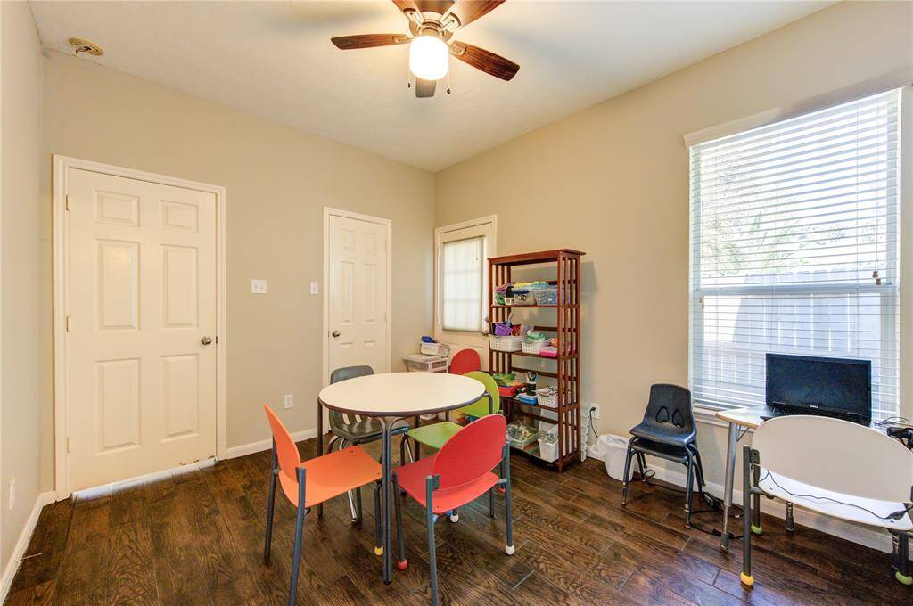 SECONDARY BEDROOM 1ST FLOOR W/ FULL BATHROOM. AND DIRECT EXTERIOR ACCESS