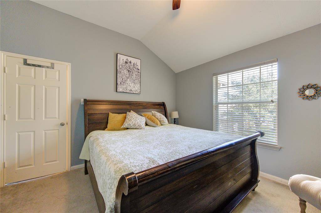 SECONDARY BEDROOM UPSTAIRS