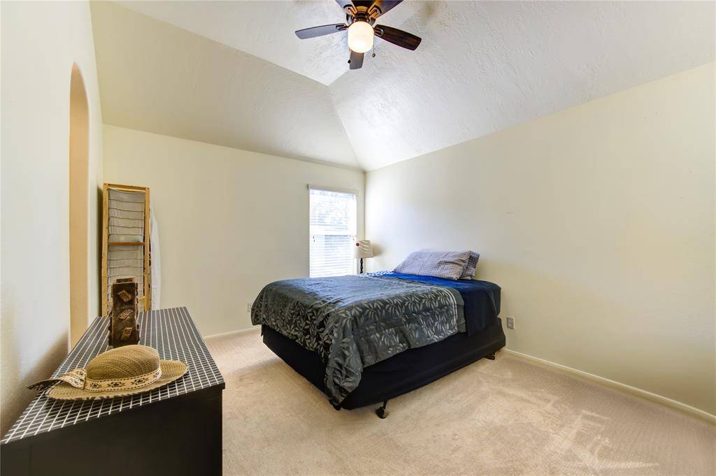 SECONDARY BEDROOMUPSTAIRS
