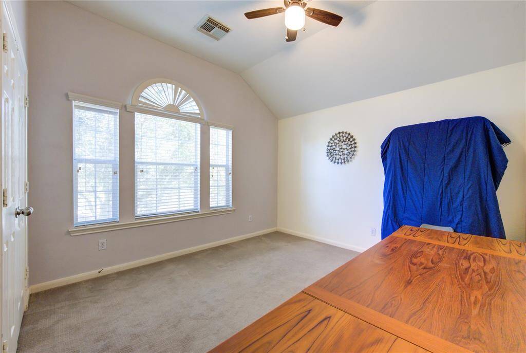 SECONDARY BEDROOM UPSTAIRS