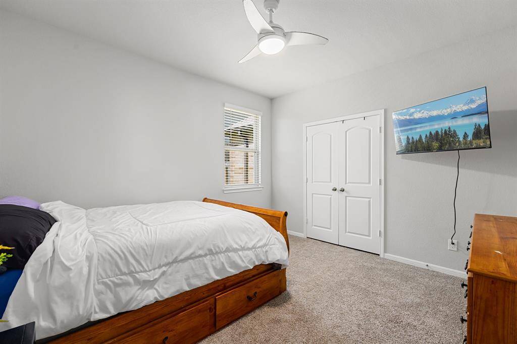 Secondary bedroom