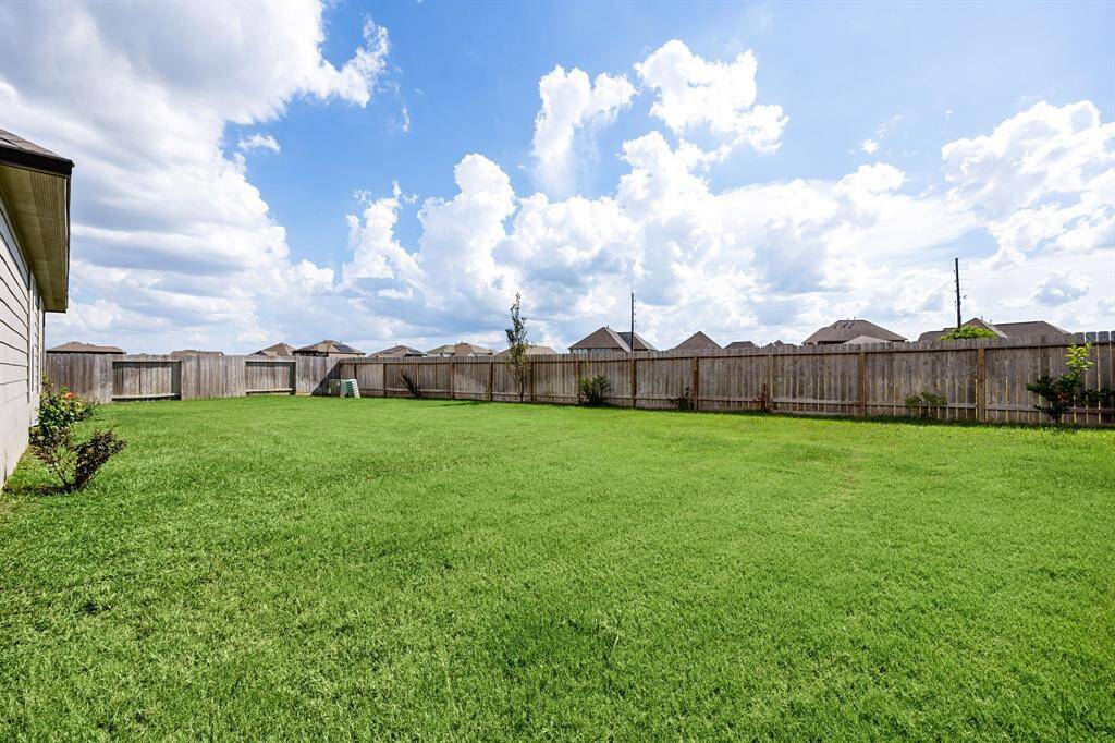 You'll fall in love with this yard!