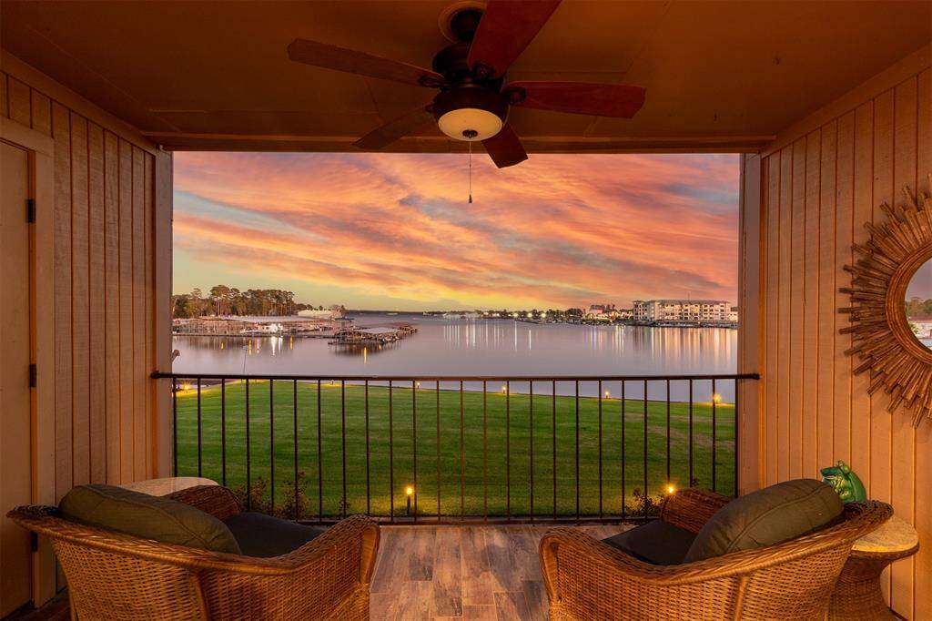 YOUR PRIVATE BALCONY! THIS WILL BE YOUR FAVORITE PLACE FOR A CUP OF COFFEE IN THE MORNING! AND, A GLASS OF WINE IN THE EVENING! RARE OPEN WATER VIEW OF LAKE CONROE!