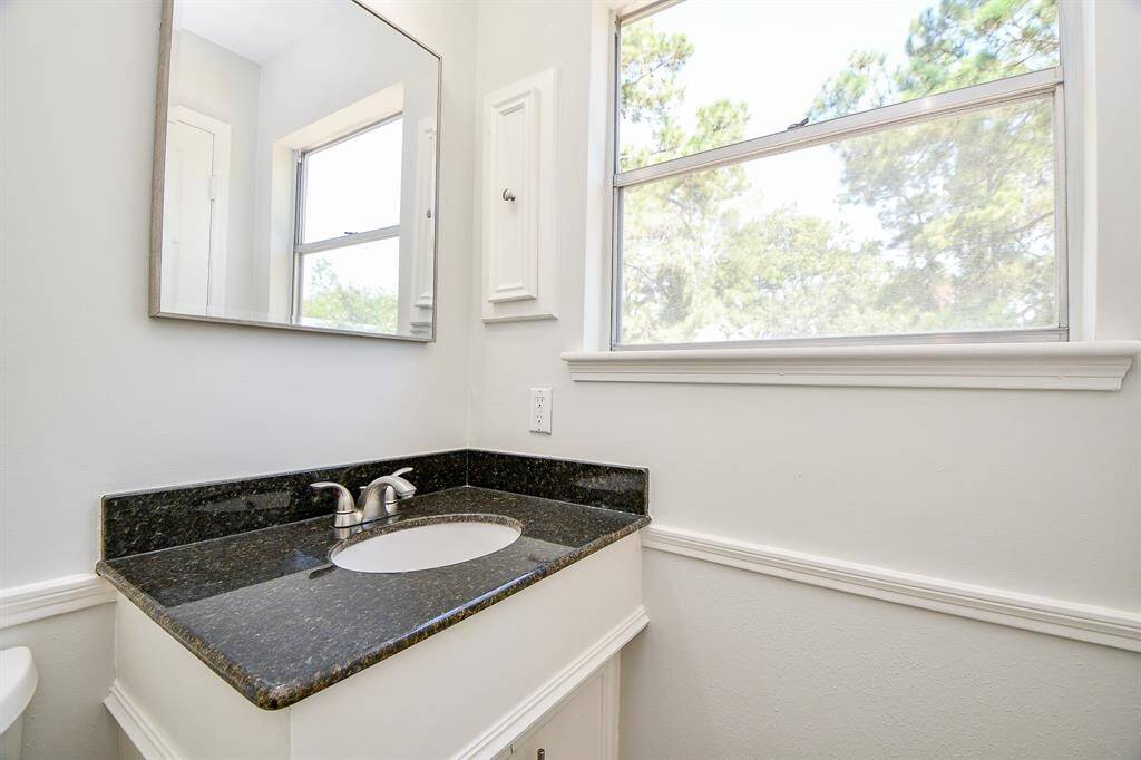 1/2 Bath in Game Room